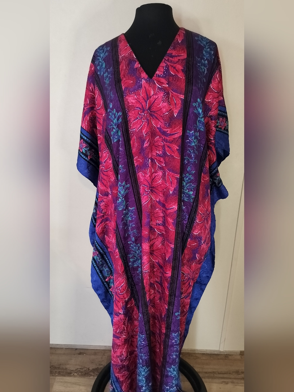 Women's Floral V-Neck Kaftan in Fuchsia and Blue